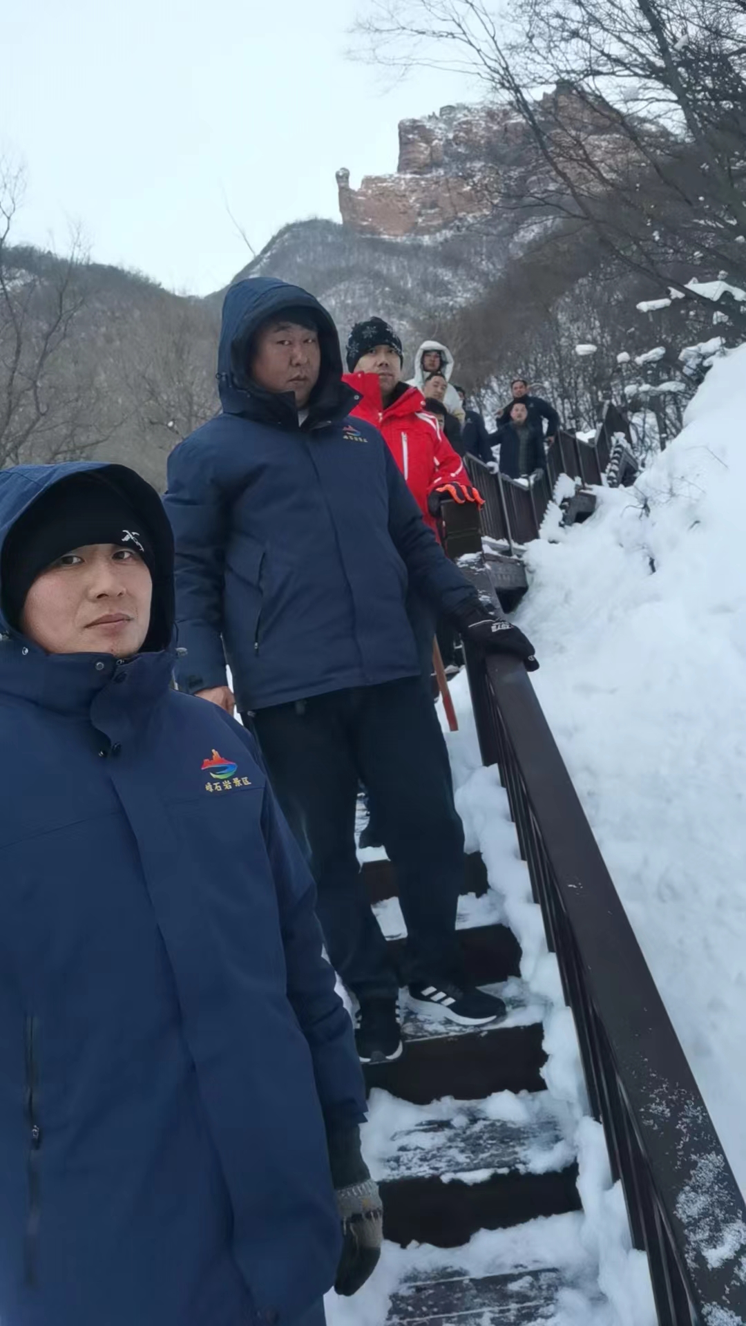 嶂石岩景区连夜抢修疏通景区道路