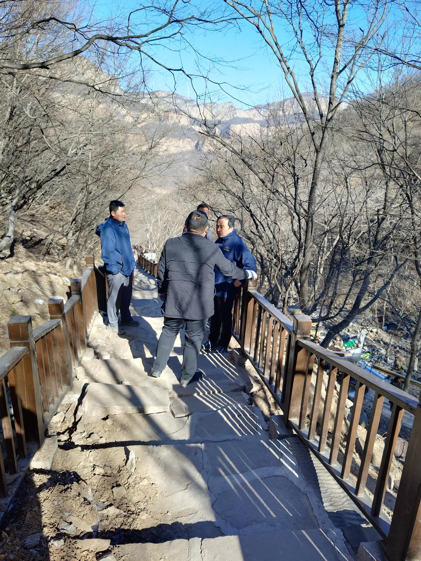 嶂石岩景区对九女峰旅游资源进行实地勘察