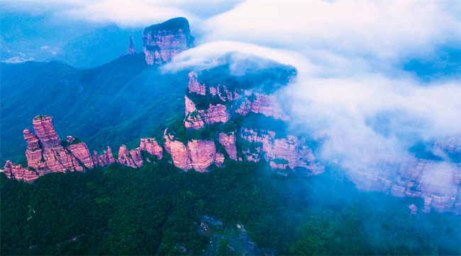 夏日盛景 | 嶂石岩的自然乐章