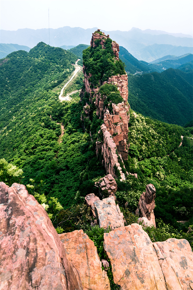 嶂石岩，巍峨耸立天地间