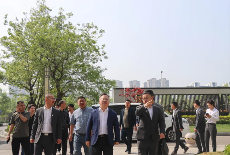 浙江省东阳市徐育阳副市长一行莅临展浩集团考察指导
