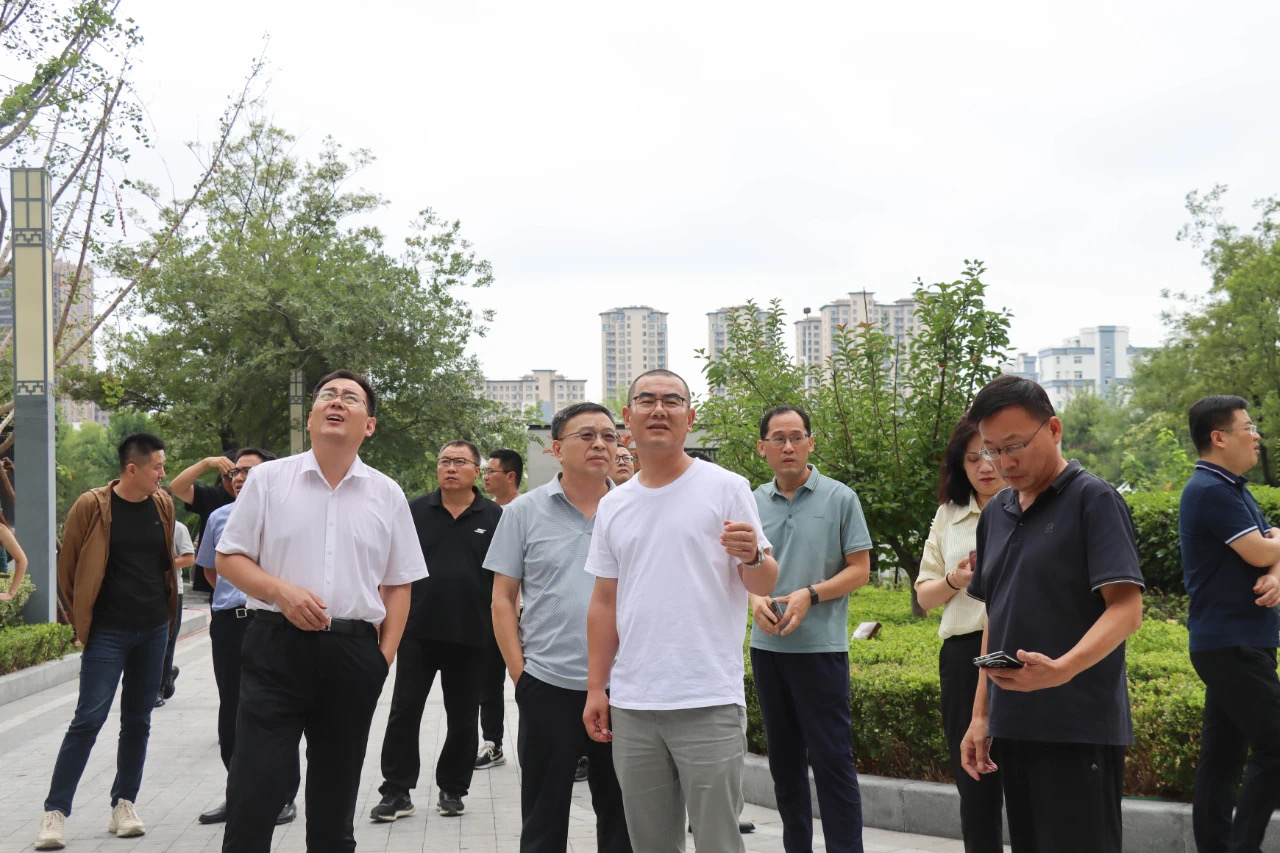 临沂市住房和城乡建设局领导走进展浩集团参观考察