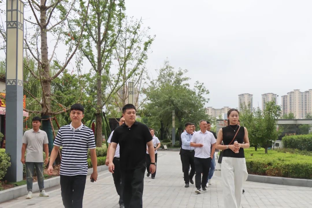 梁山伦达置业有限公司总经理黄沛烽带领团队，走进展浩集团参观交流！