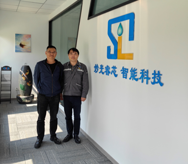 苏大教授一行到访参观