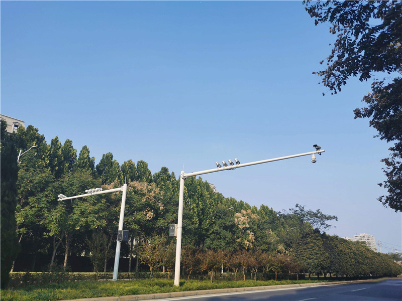 1. Traffic Signal Pole 02.jpg