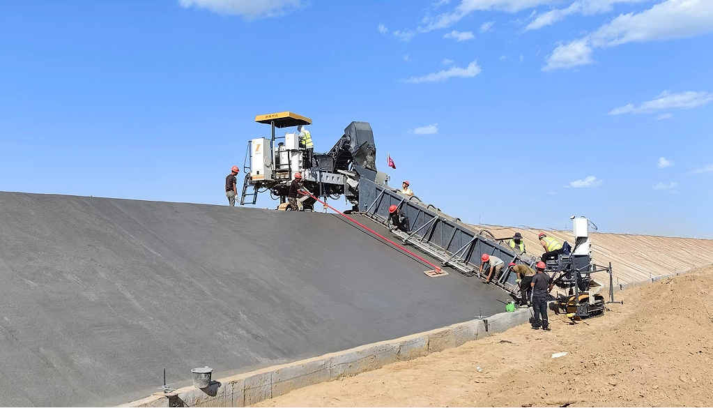 NC1800-内蒙古水利工程7米护坡滑模施工