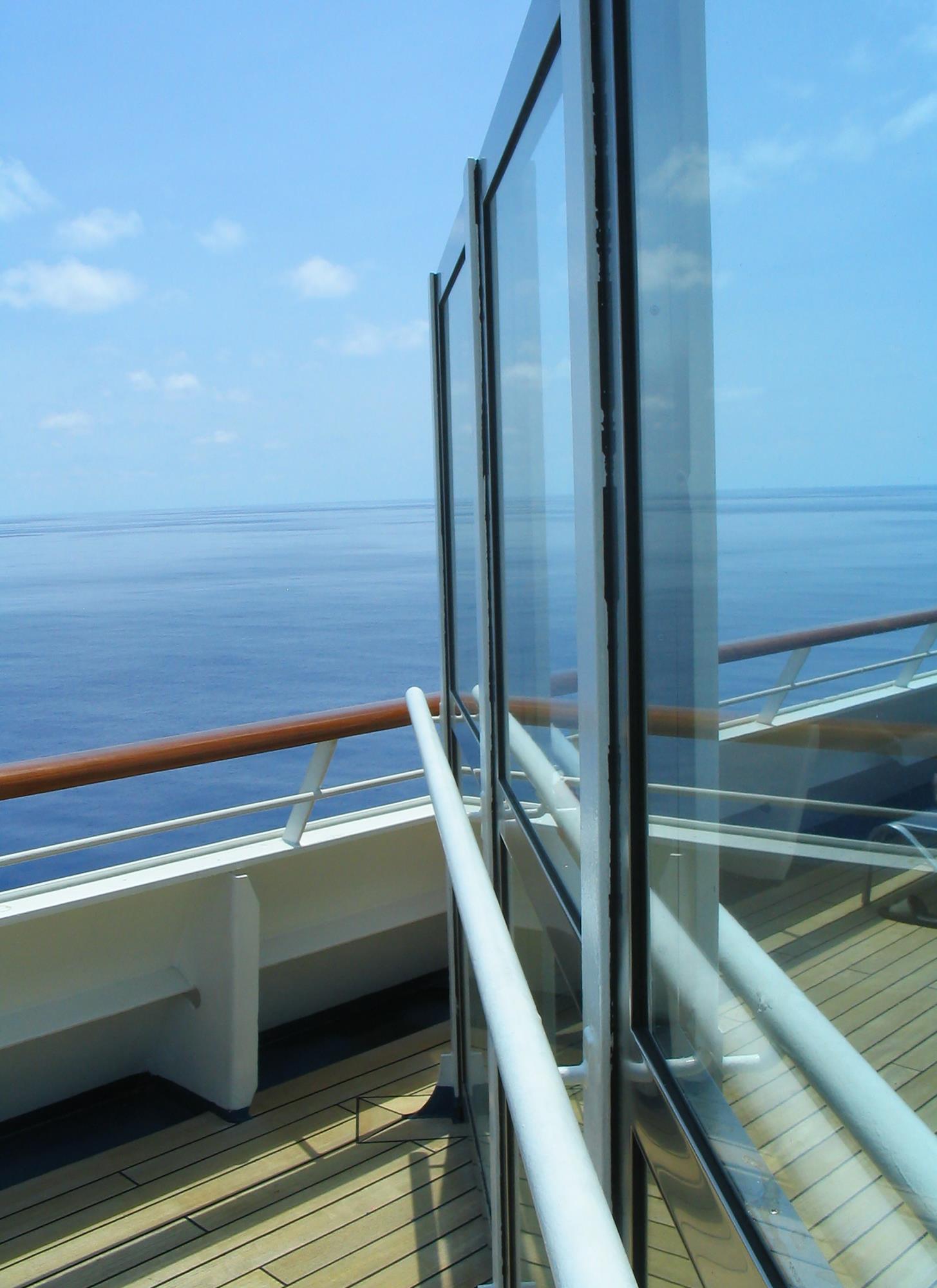 Landscape table glass guardrail