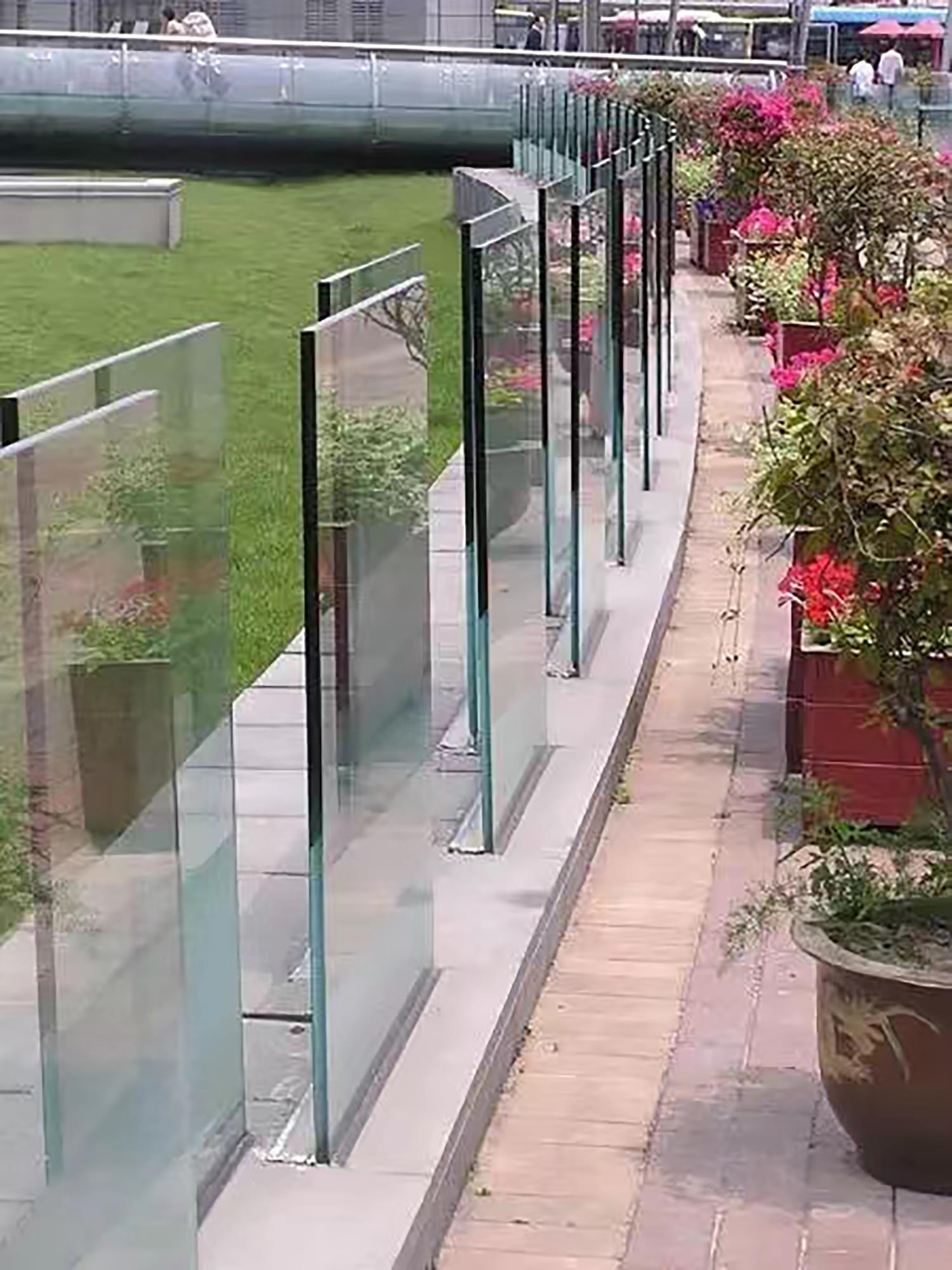 Trade modeling glass fence