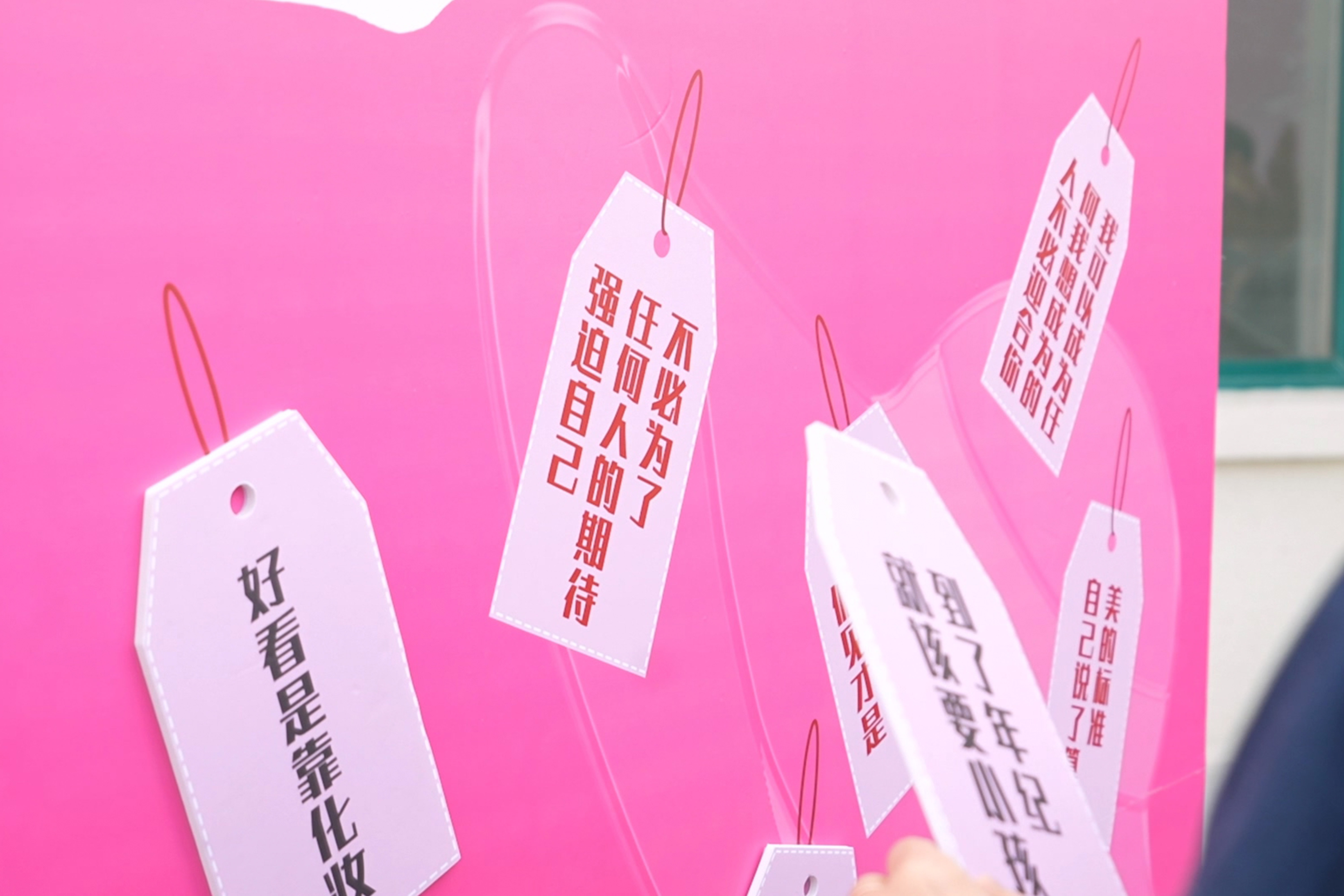 撕標(biāo)簽3.jpg