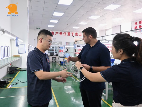 鼹鼠医疗与国际合作伙伴深化技术交流，共探可视化医疗未来 (3).jpg