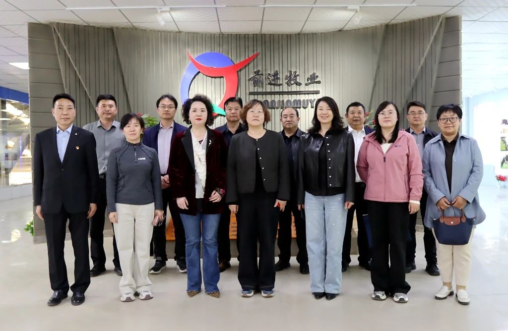 全市教育系统到甘肃前进集团考察学生奶源基地