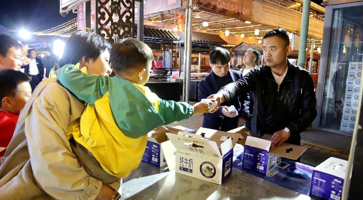 长沙门夜市第二届前进集团传祁乳业杯歌手争霸赛盛大开幕