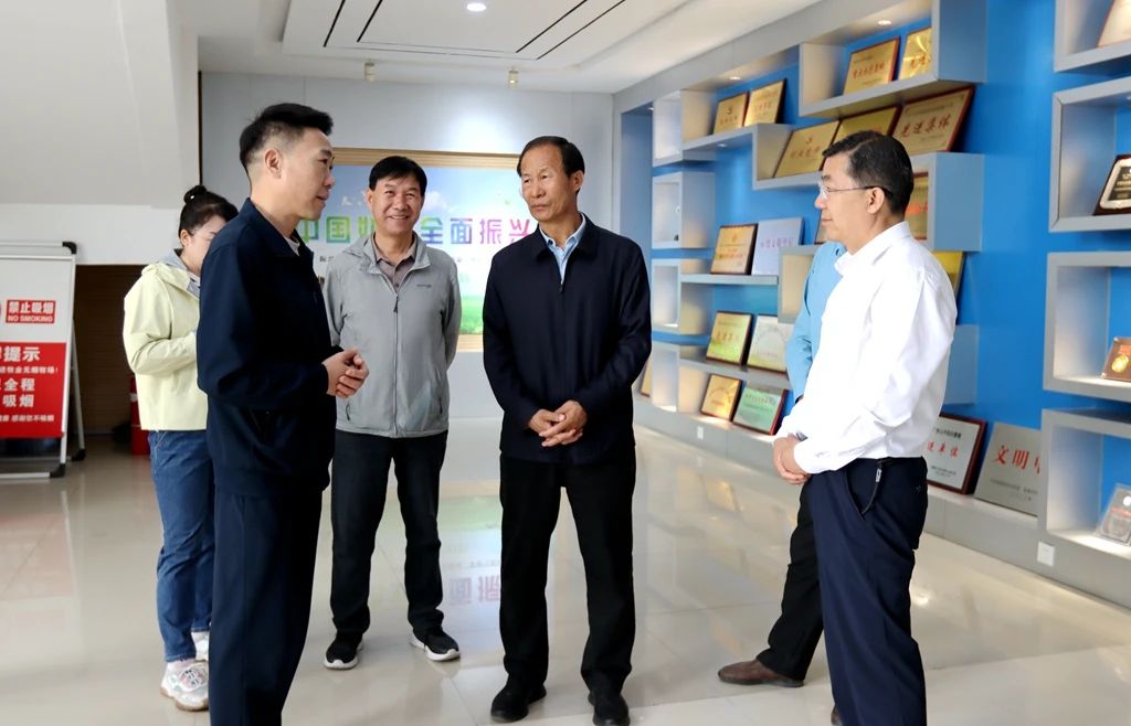 市人大常委会副主任陈明彪带领调研组到甘肃前进集团调研