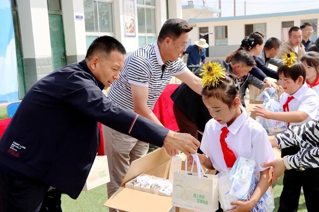 爱心助力成长，责任筑梦未来——甘肃传祁甘味乳业参加“六一”关爱行动